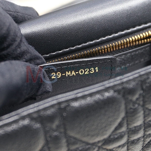 ũ������ ��� ī�ι� M9242-A-2