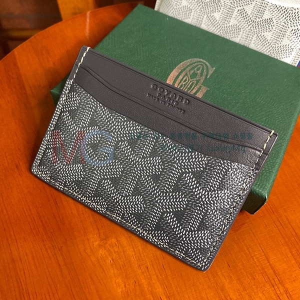  ���ߵ� �����ǽ� ī�� Ȧ�� GY375242-A-6