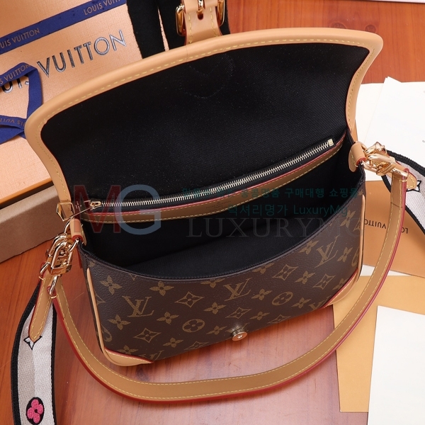 ���̺��� ���׷� ���̾� ũ�ν��� M45985