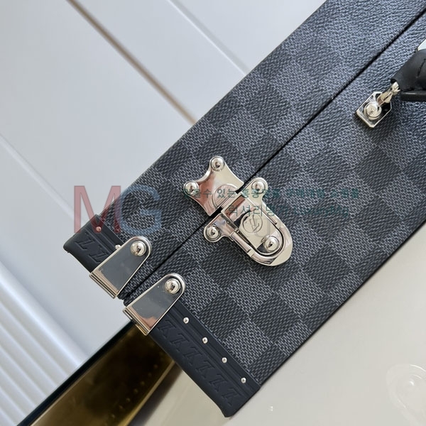 ���̺��� 18�� ������ ��Ʈ�� ��Ŭ���� ��ġ���̽� M202060