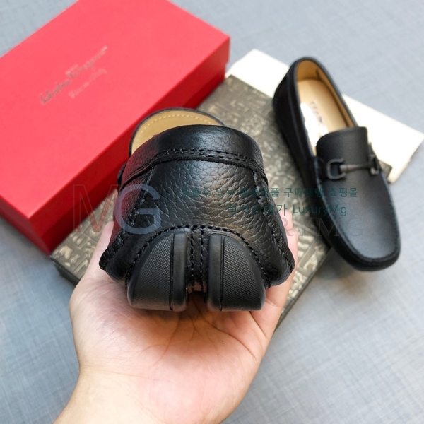 ��󰡸� ���� FO56620-1