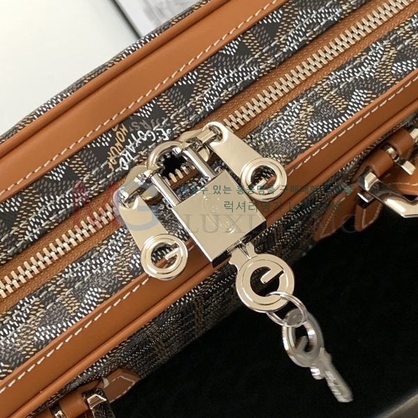 ���ߵ� �Ϲٻ�� ��ť��Ʈ ���̽� PM 0201518-5