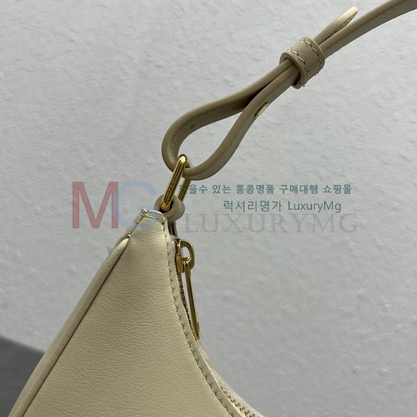 ������ Ʈ������ �ƹ� Ʈ������ ȣ���� 114493-1