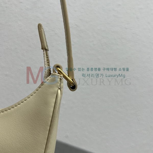 ������ Ʈ������ �ƹ� Ʈ������ ȣ���� 114493-1