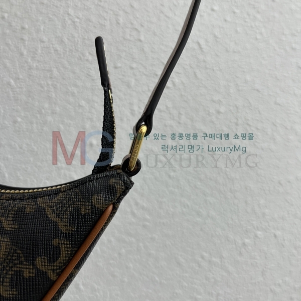 ������ Ʈ������ �ƹ� Ʈ������ ȣ���� 114493-4