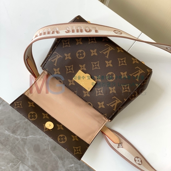 ���̺��� Ŭ��� ���׷� �̴� M46055