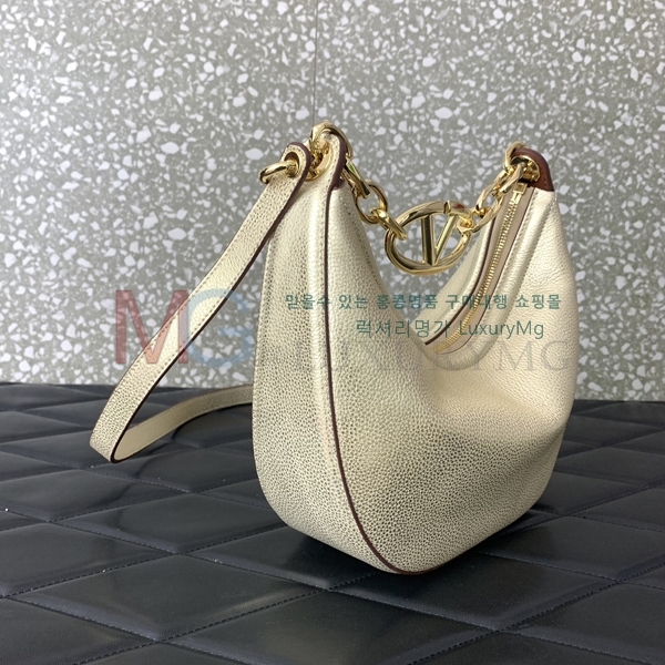 �߷�Ƽ�� ���̷ΰ� �� �̴� ȣ���� V0096-4