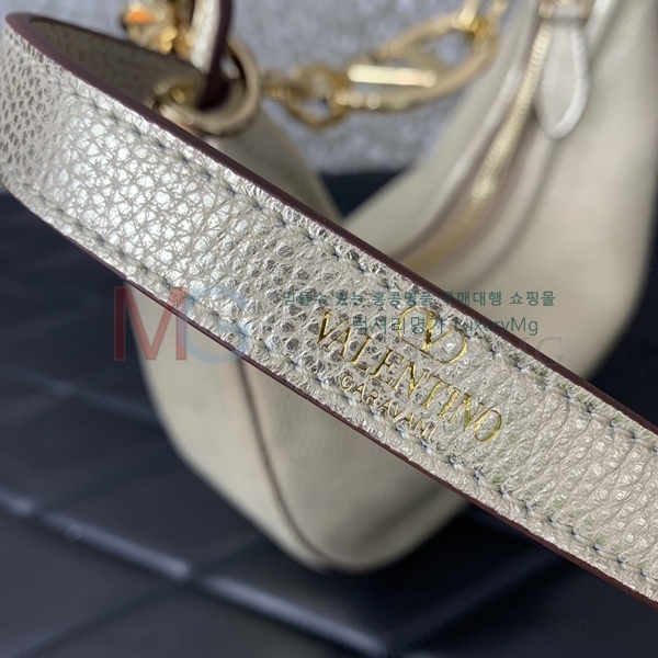 �߷�Ƽ�� ���̷ΰ� �� �̴� ȣ���� V0096-4