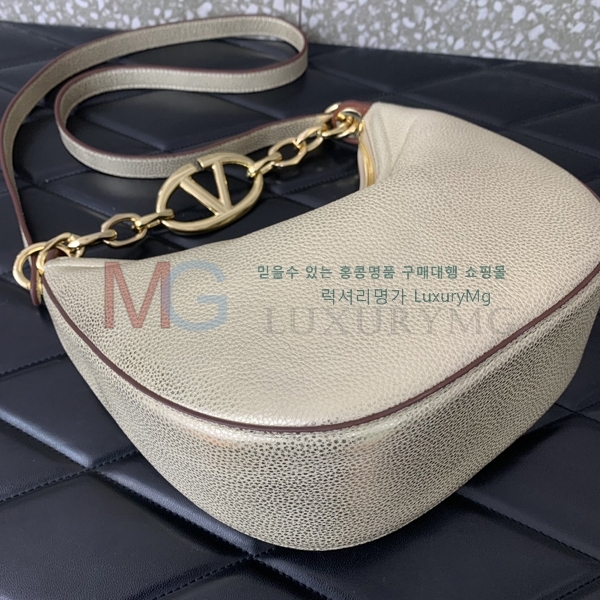 �߷�Ƽ�� ���̷ΰ� �� �̴� ȣ���� V0096-4