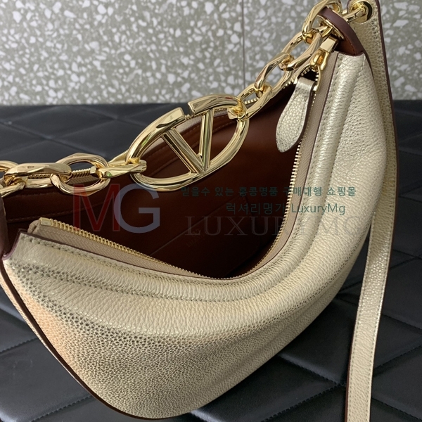 �߷�Ƽ�� ���̷ΰ� �� �̴� ȣ���� V0096-4