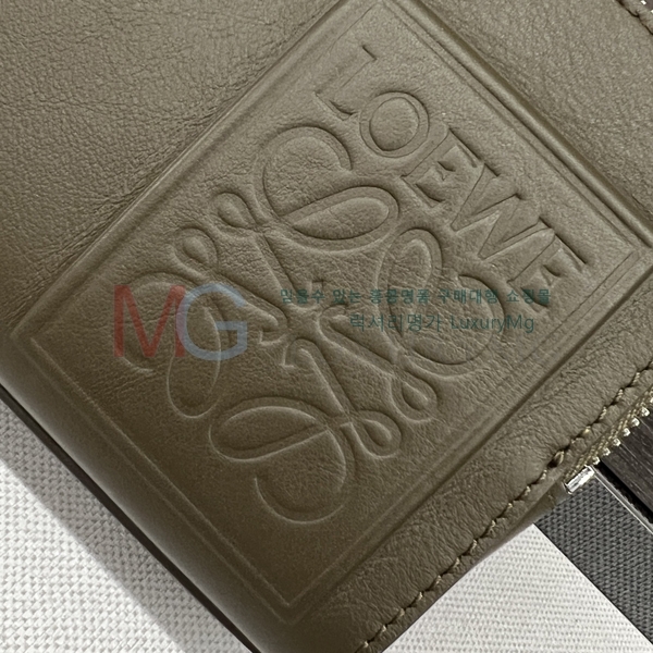 �ο��� �̴� ī�޶� ũ�ν��� 062399-4