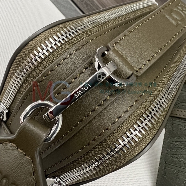 �ο��� �̴� ī�޶� ũ�ν��� 062399-4