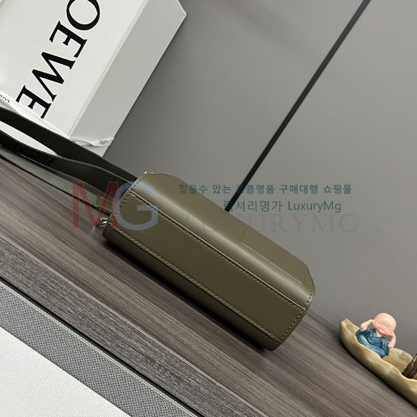 �ο��� �̴� ī�޶� ũ�ν��� 062399-4