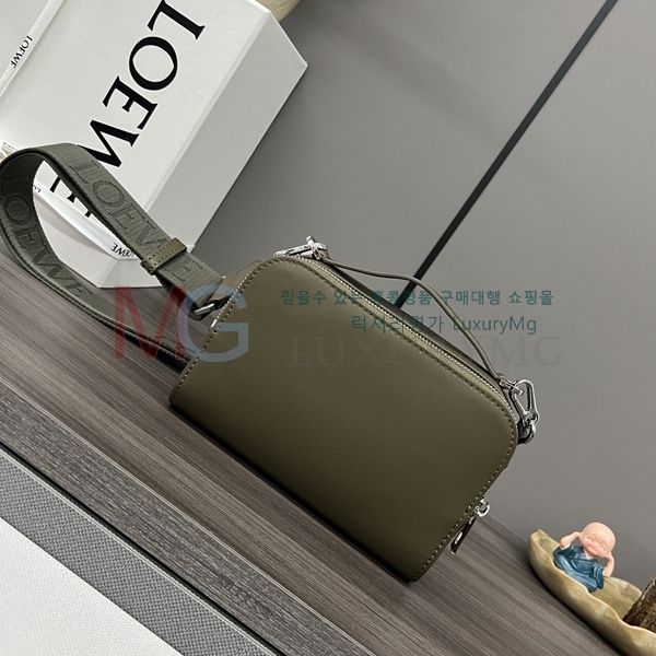 �ο��� �̴� ī�޶� ũ�ν��� 062399-4