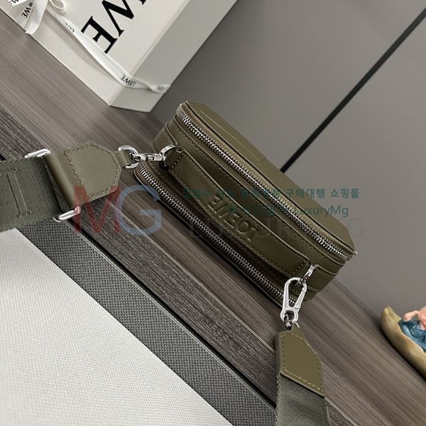 �ο��� �̴� ī�޶� ũ�ν��� 062399-4