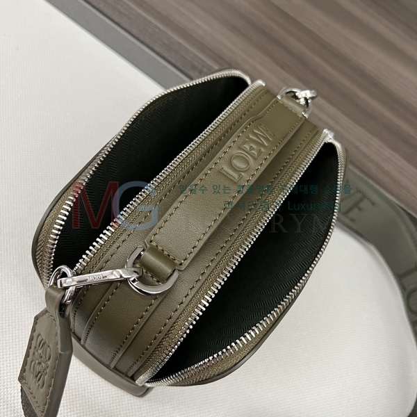 �ο��� �̴� ī�޶� ũ�ν��� 062399-4