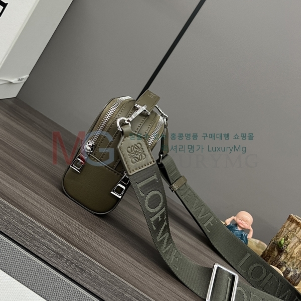 �ο��� �̴� ī�޶� ũ�ν��� 062399-4