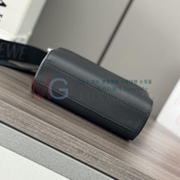 �ο��� �̴� ī�޶� ũ�ν��� 062399-1