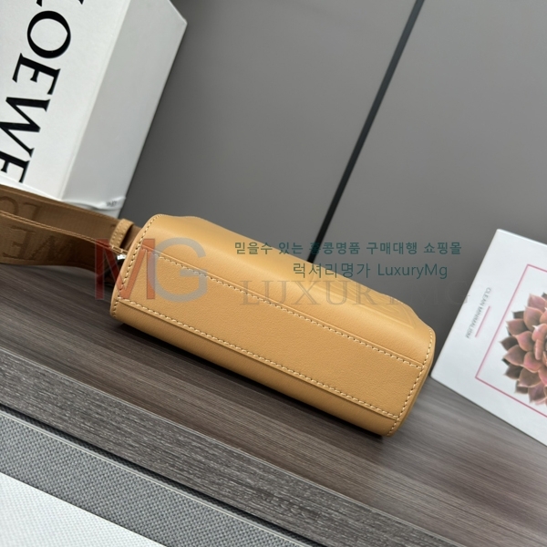 �ο��� �̴� ī�޶� ũ�ν��� 062399-3