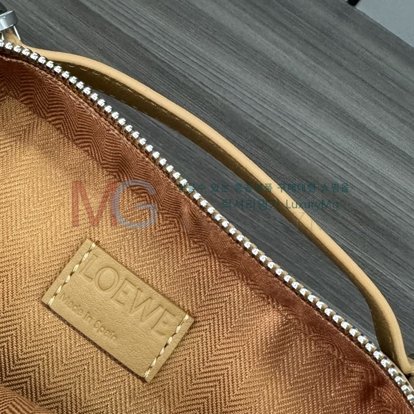 �ο��� �̴� ī�޶� ũ�ν��� 062399-3
