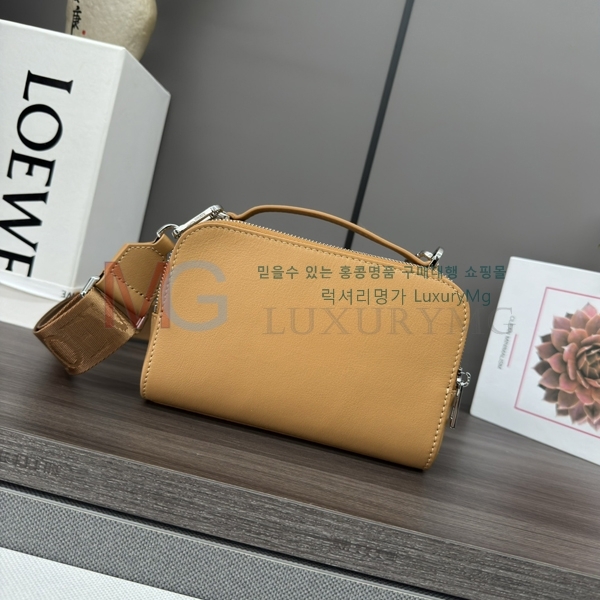 �ο��� �̴� ī�޶� ũ�ν��� 062399-3