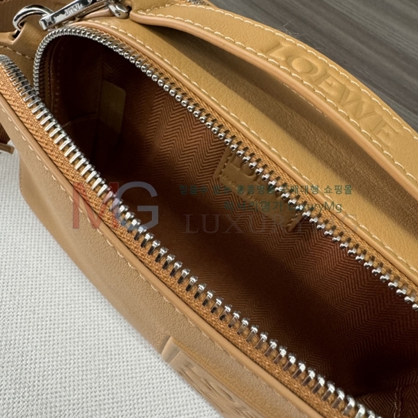�ο��� �̴� ī�޶� ũ�ν��� 062399-3