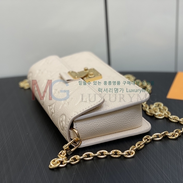 ���̺��� ���� �� ü�� ��Ƽ�� �̴�  ũ�ν��� M82637-2