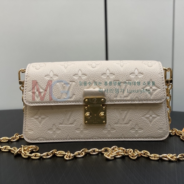 ���̺��� ���� �� ü�� ��Ƽ�� �̴�  ũ�ν��� M82637-2