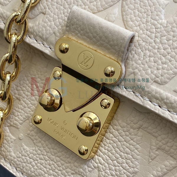 ���̺��� ���� �� ü�� ��Ƽ�� �̴�  ũ�ν��� M82637-2