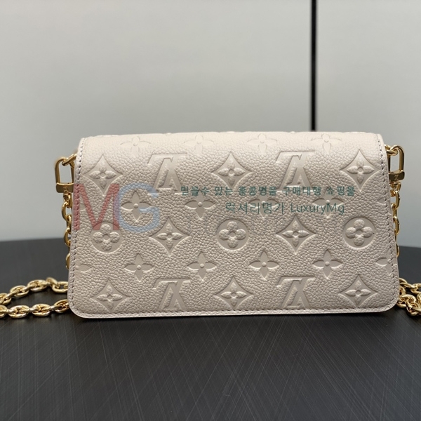 ���̺��� ���� �� ü�� ��Ƽ�� �̴�  ũ�ν��� M82637-2