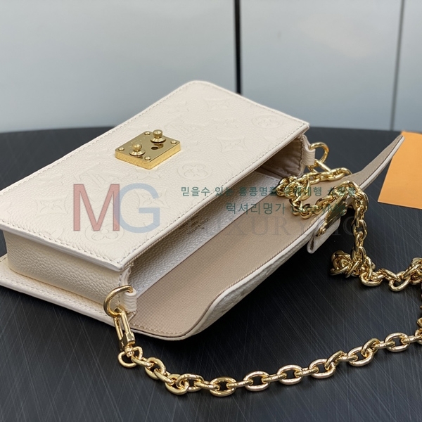 ���̺��� ���� �� ü�� ��Ƽ�� �̴�  ũ�ν��� M82637-2
