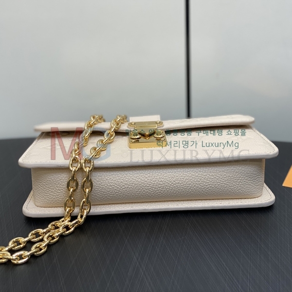 ���̺��� ���� �� ü�� ��Ƽ�� �̴�  ũ�ν��� M82637-2