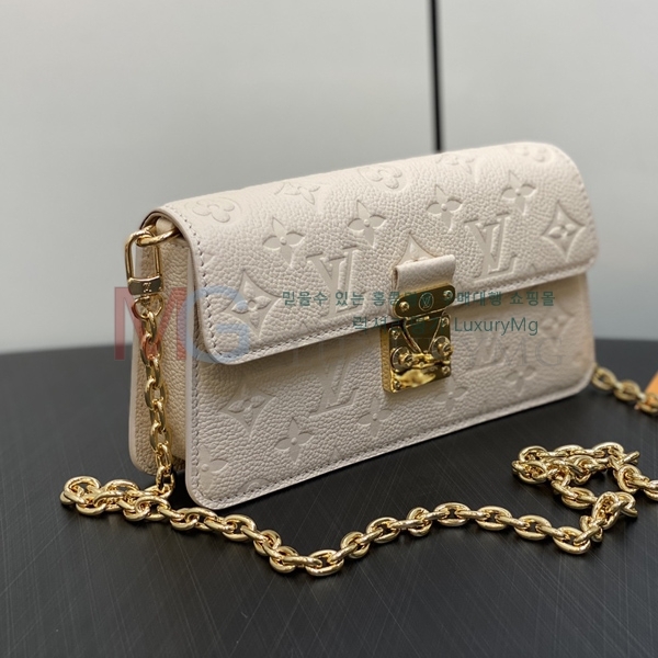 ���̺��� ���� �� ü�� ��Ƽ�� �̴�  ũ�ν��� M82637-2