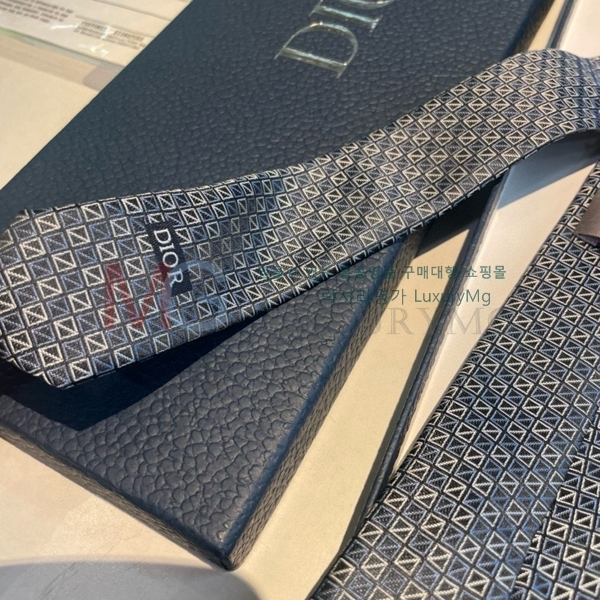 ��� ��Ÿ�� HE27697-2