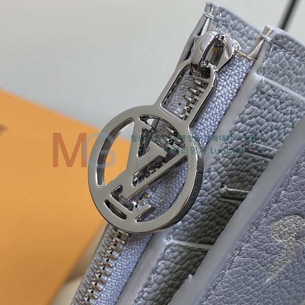 ���̺��� Ŭ���� ���� M13797-1