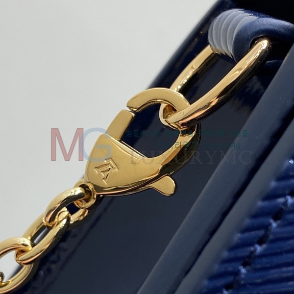 ���̺��� ü�� ���� ũ�ν��� M13165