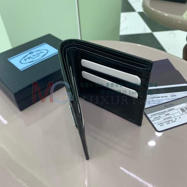 ����� ������ 2M0513-1