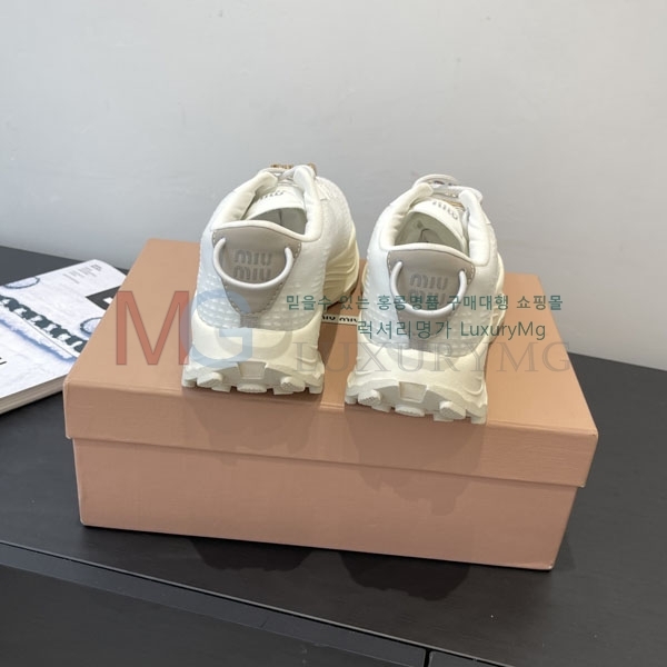 ���� �̿�̿� ����Ŀ�� MIU660321-1