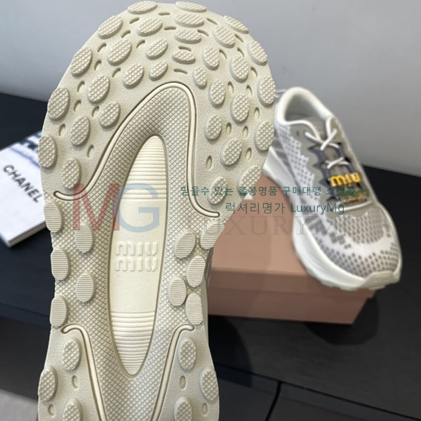 ���� �̿�̿� ����Ŀ�� MIU660321