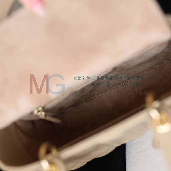 ��� ���� ���̵�� M557700-4
