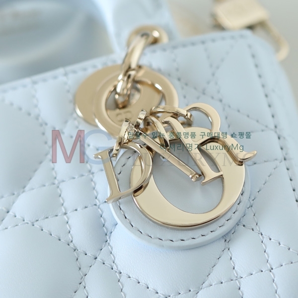 ��� ���̵� �� ���̹� �̴� M66750-106