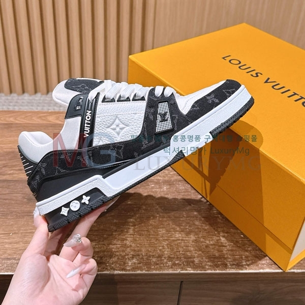 ���� ���̺��� 𝐋-𝐓𝐑𝐀𝐈𝐍𝐄𝐑 ����Ŀ�� 1LV522366-6
