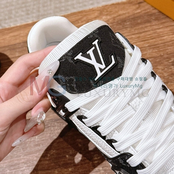 ���� ���̺��� 𝐋-𝐓𝐑𝐀𝐈𝐍𝐄𝐑 ����Ŀ�� 1LV522366-6