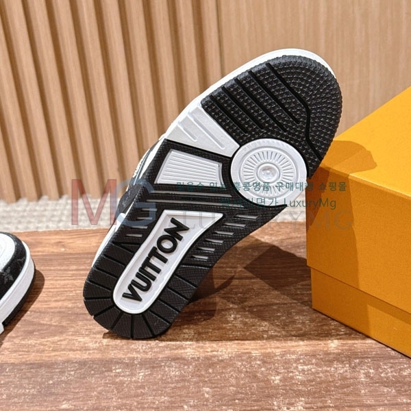 ���� ���̺��� 𝐋-𝐓𝐑𝐀𝐈𝐍𝐄𝐑 ����Ŀ�� 1LV522366-6