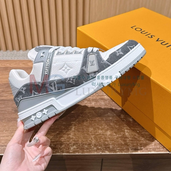 ���� ���̺��� 𝐋-𝐓𝐑𝐀𝐈𝐍𝐄𝐑 ����Ŀ�� 1LV522366-8