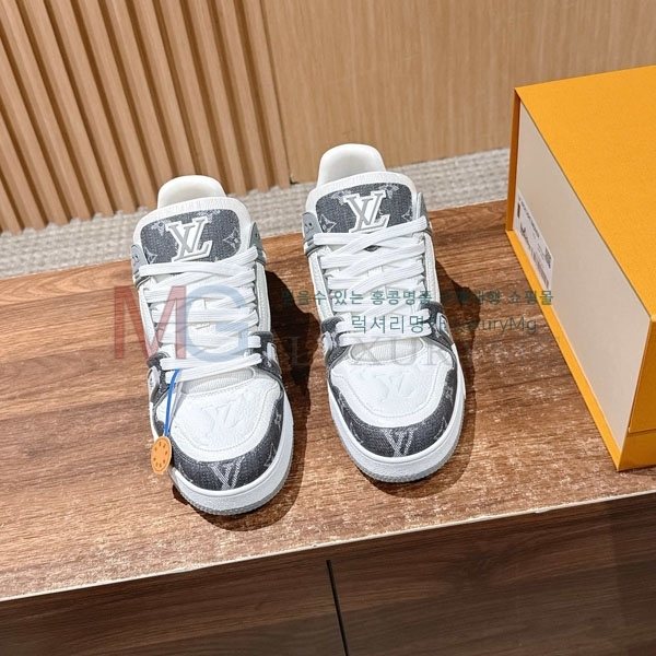 ���� ���̺��� 𝐋-𝐓𝐑𝐀𝐈𝐍𝐄𝐑 ����Ŀ�� 1LV522366-8