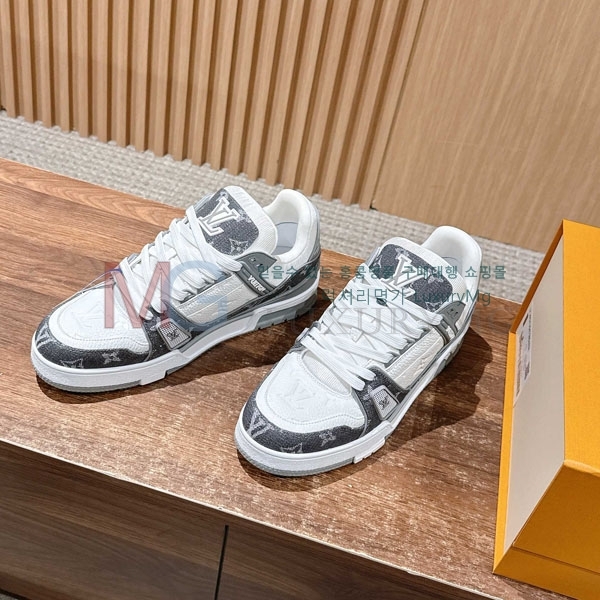 ���� ���̺��� 𝐋-𝐓𝐑𝐀𝐈𝐍𝐄𝐑 ����Ŀ�� 1LV522366-8