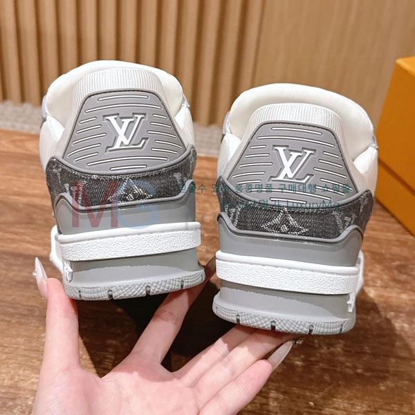 ���� ���̺��� 𝐋-𝐓𝐑𝐀𝐈𝐍𝐄𝐑 ����Ŀ�� 1LV522366-8