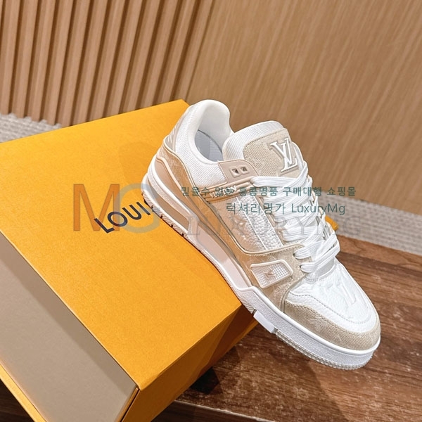 ���� ���̺��� 𝐋-𝐓𝐑𝐀𝐈𝐍𝐄𝐑 ����Ŀ�� 1LV522366-9