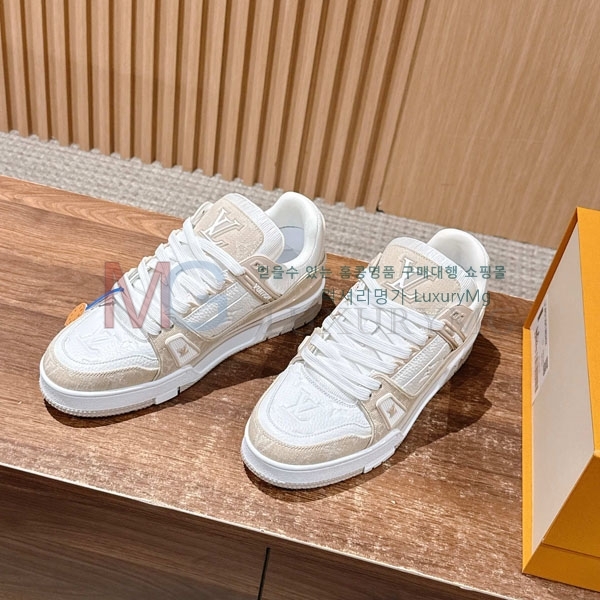 ���� ���̺��� 𝐋-𝐓𝐑𝐀𝐈𝐍𝐄𝐑 ����Ŀ�� 1LV522366-9